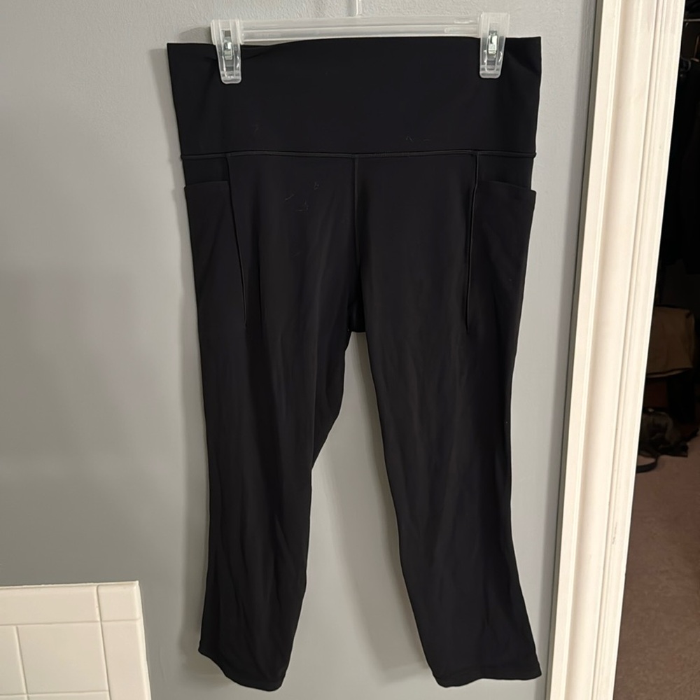Athleta size LT salutation capris